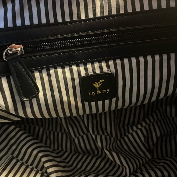 Lily & Ivy women’s Faux Leather black shoulder zippered bag - Picture 11 of 11